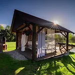 Dom wakacyjny With Sauna, Jacuzzi, Private Pond *