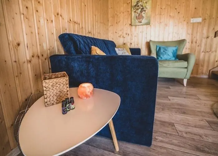 With Sauna, Jacuzzi, Private Pond Semesterbostad Lipusz